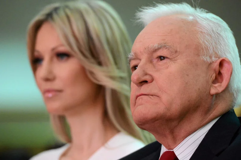 Polityczne "związki" nie zawsze kończą się dobrze. W tym przypadku ofiarą jest Leszek Miller.