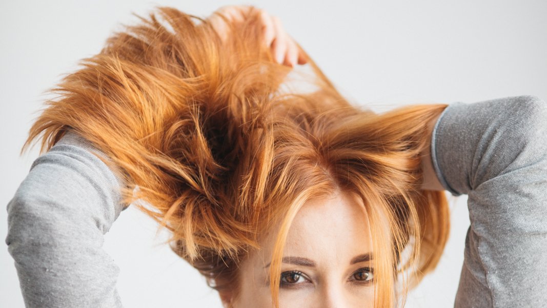 Co działa w dobrej odżywce do włosów? Pytamy eksperta jak czytać skład kosmetyków