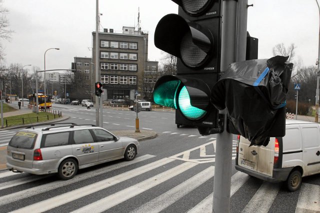 W Warszawie ZDM będzie likwidował zielone strzałki na skrzyżowaniach.