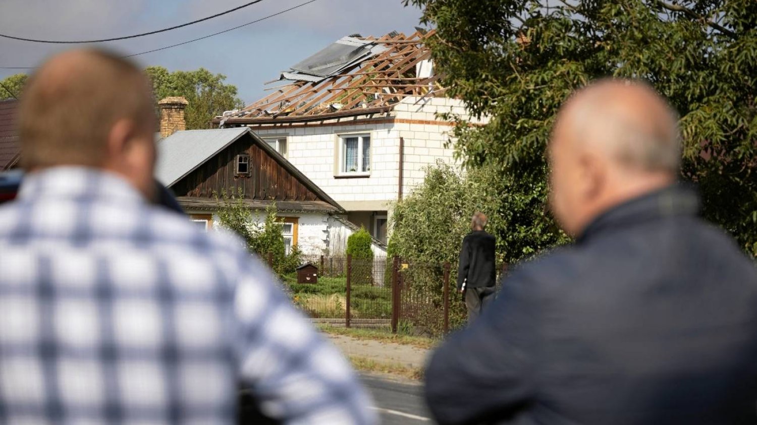 Wiadomo, co dalej z rodziną, której dom zniszczył dron. Wiadomo, co dalej z rodziną, której dom zniszczył dron.