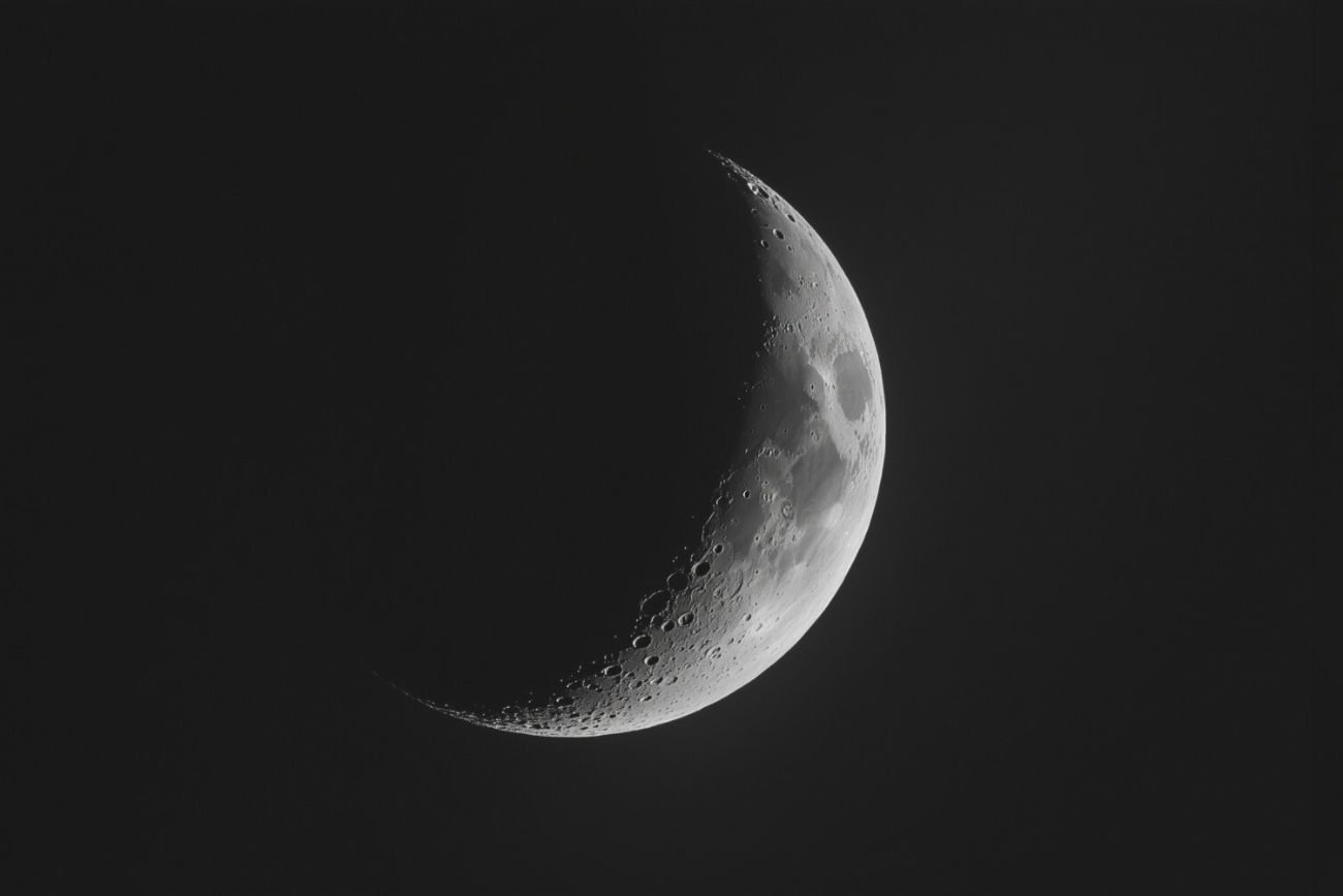 Dziś będą idealne warunki do obserwacji. Na niebie pojawi się Czarny Księżyc. Dziś pojawi się Czarny Księżyc. Tej nocy warto spojrzeć w niebo.