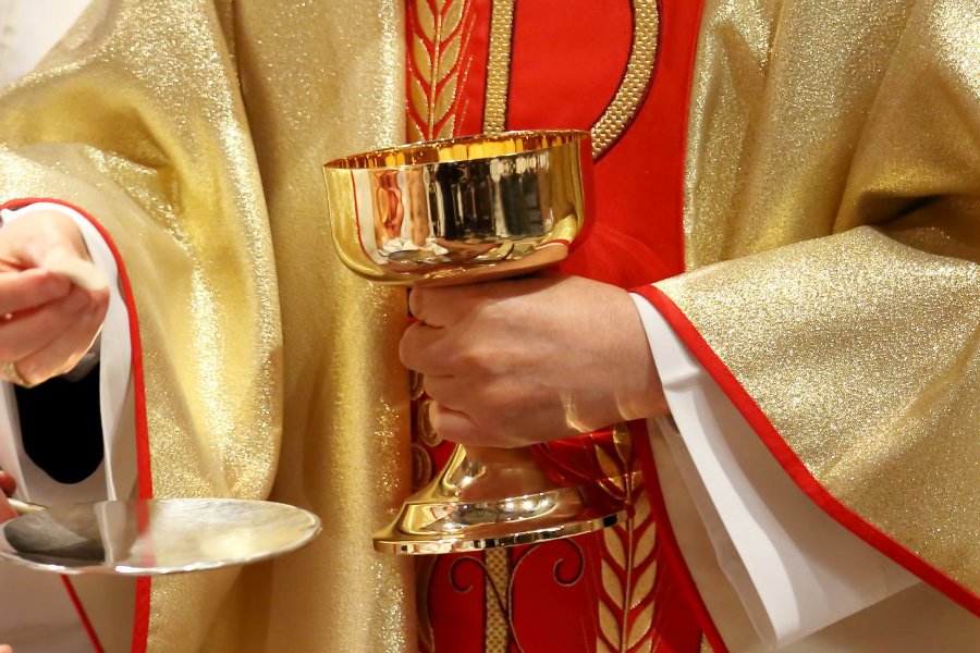 Proboszcz parafii w Załubicach koło podwarszawskiego Radzymina przeprosił rodzinę zmarłego 15-latka, którego napiętnował na pogrzebie, bo ten wypisał się z lekcji religii.