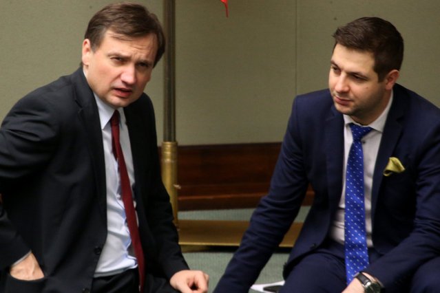 Od prawej: wiceminister Patryk Jaki wraz z ministrem sprawiedliwości Zbigniewem Ziobrą.