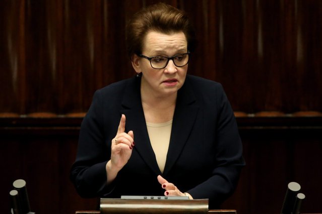 Minister Zalewska przekonywała, że uda się wprowadzić wszystkie zmiany przed nowym rokiem szkolnym. Dyrektorzy małych szkół na prowincji mają jednak powody do niepokoju.