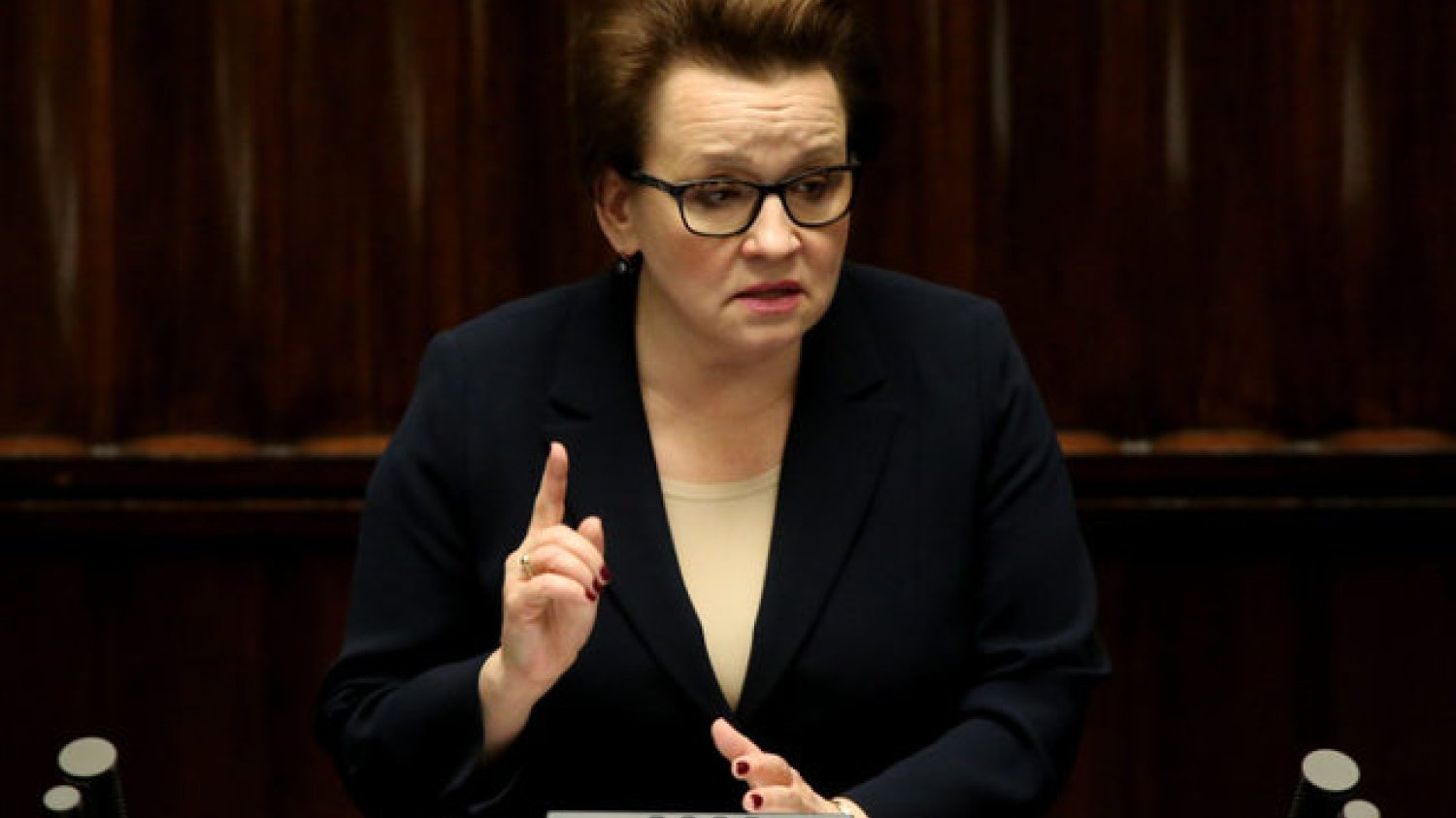 Minister Zalewska przekonywała, że uda się wprowadzić wszystkie zmiany przed nowym rokiem szkolnym. Dyrektorzy małych szkół na prowincji mają jednak powody do niepokoju.