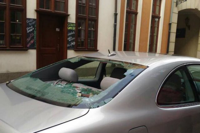 Na auto rosyjskich turystów w Gdańsku miał posypać się grad kamieni.