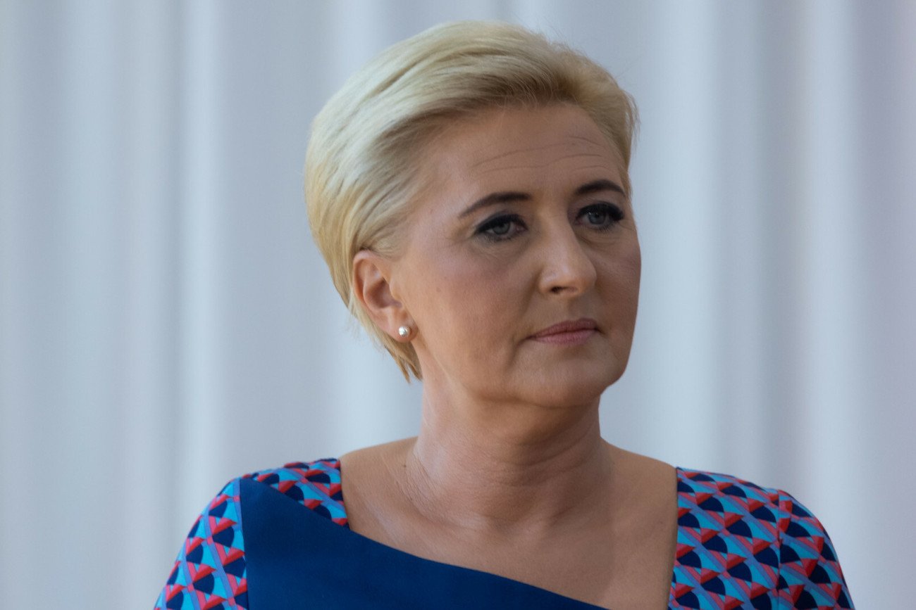 Agata Kornhauser-Duda wyróżniała się podczas spotkania z pierwszymi damami Grupy Arraiolos.