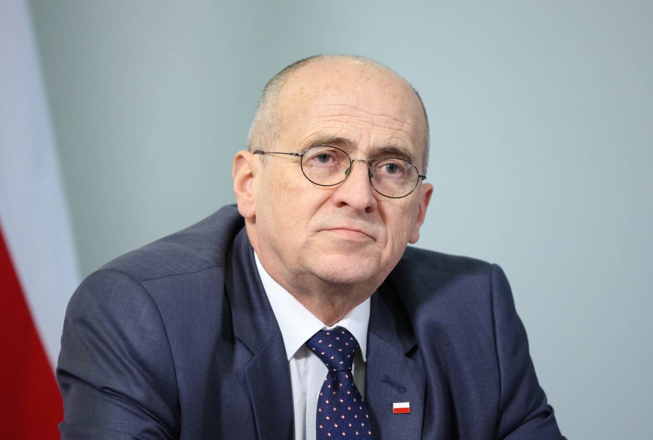 Zniszczenie pomnika papieża – minister Zbigniew Rau o wojnie hybrydowej