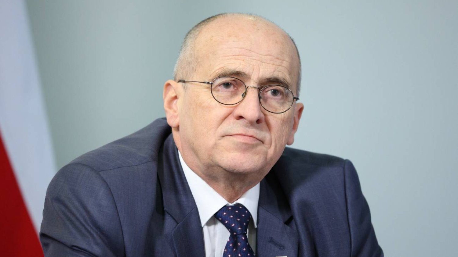 Zniszczenie pomnika papieża – minister Zbigniew Rau o wojnie hybrydowej