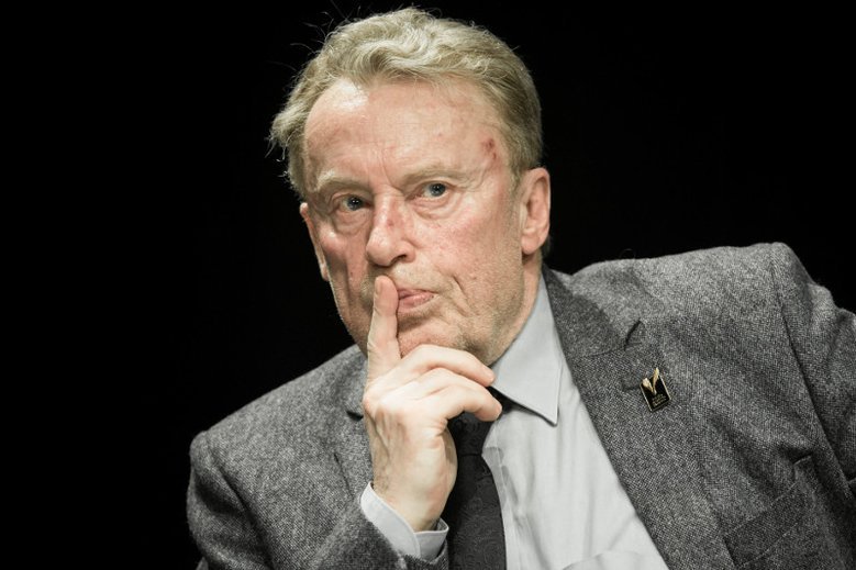 Daniel Olbrychski ma być gościem specjalnym na nowej płycie Popka. Ta informacja bardzo nie spodobała się fanom rapera.