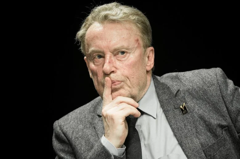 Daniel Olbrychski ma być gościem specjalnym na nowej płycie Popka. Ta informacja bardzo nie spodobała się fanom rapera.