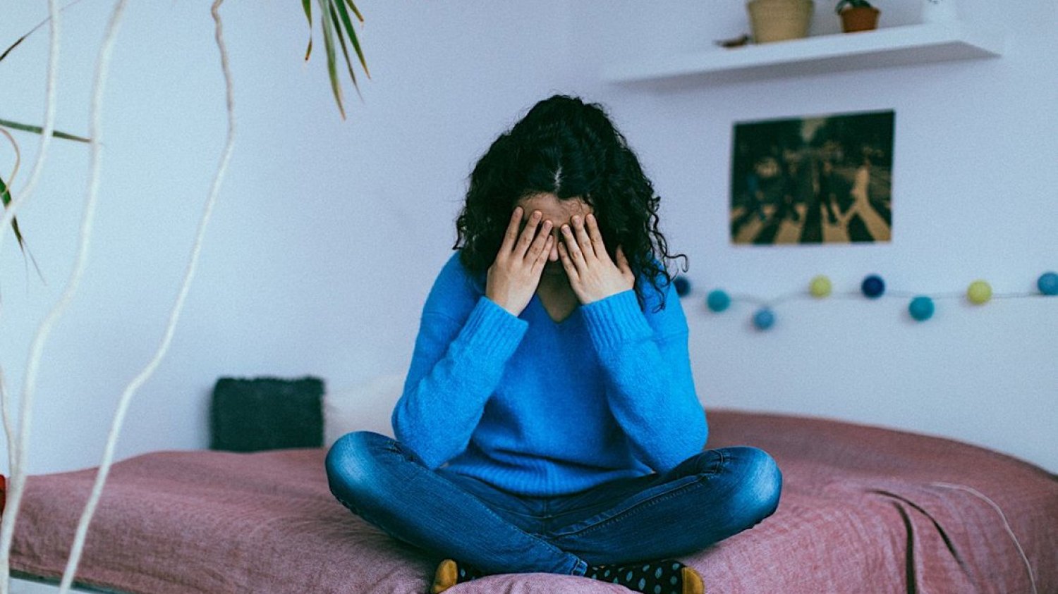 Osoby z zaburzeniami psychicznymi często nie mają dostępu do psychoterapii, czekają też w kolejkach na wizytę u psychiatry.