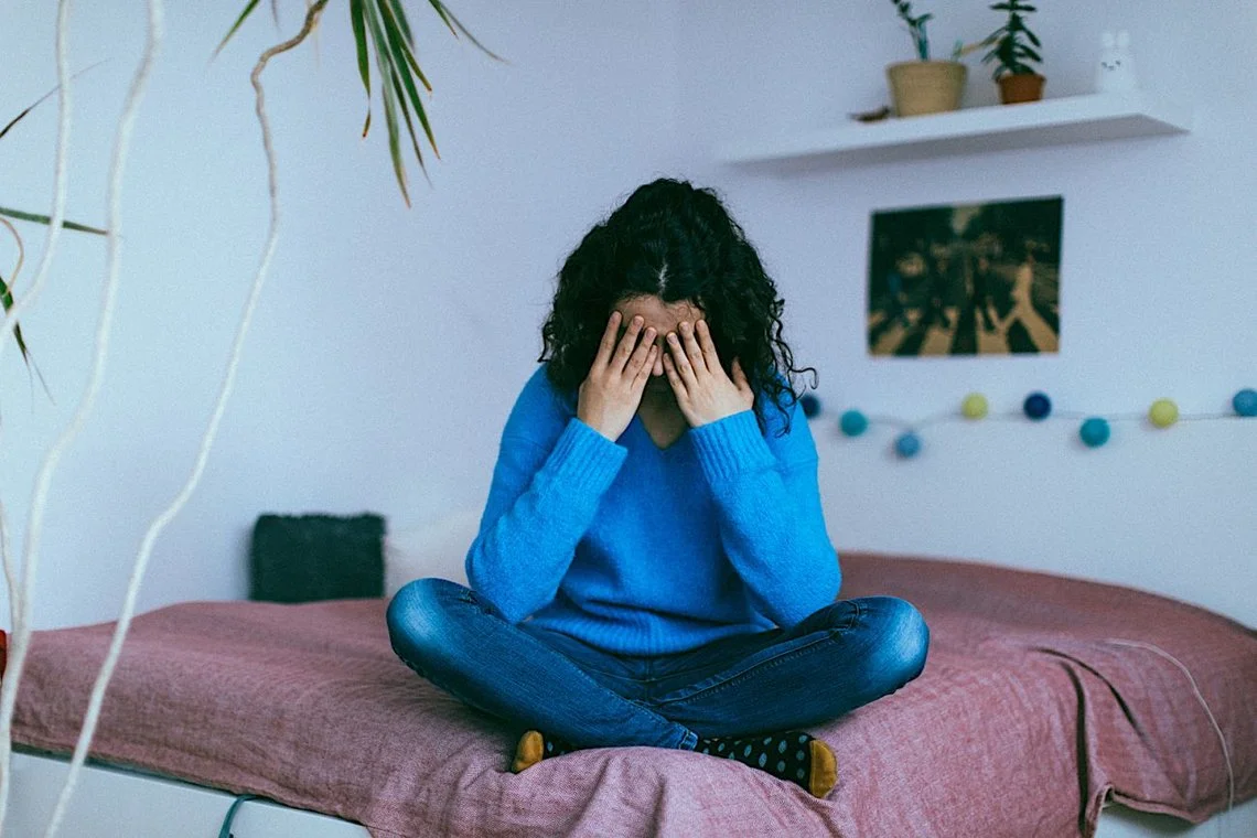 Osoby z zaburzeniami psychicznymi często nie mają dostępu do psychoterapii, czekają też w kolejkach na wizytę u psychiatry.