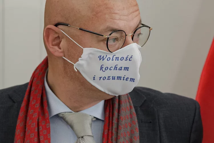 Wicemarszałek Senatu Michał Kamiński w rozmowie z naTemat.pl komentuje spekulacje ws. senackich poprawek do ustawy o ratyfikacji Funduszu Odbudowy.