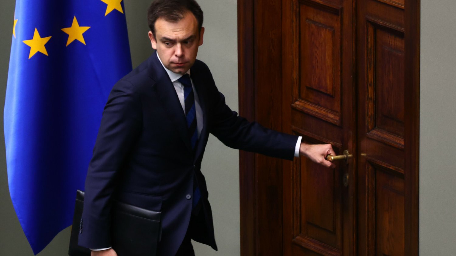 Pakt migracyjny. Polska zagłosuje przeciw – zapowiada minister finansów