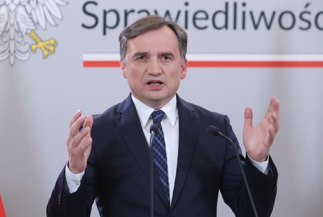 Strzelanina w Sztokholmie. Ziobro straszy uchodźcami, a sprawca to Polak.