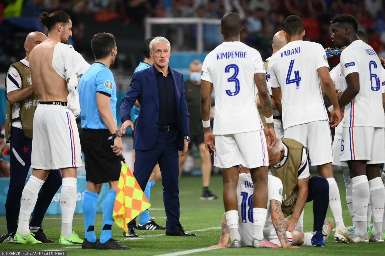Didier Deschamps i jego zespół chwilę przed klęską i pożegnaniem z ME