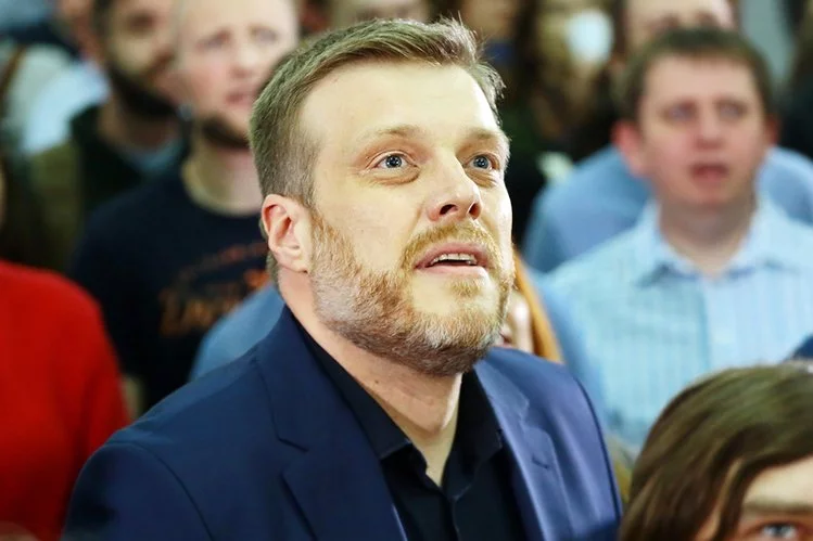 Spekuluje się, że Lewica postawi w wyborach prezydenckich na Adriana Zandberga.