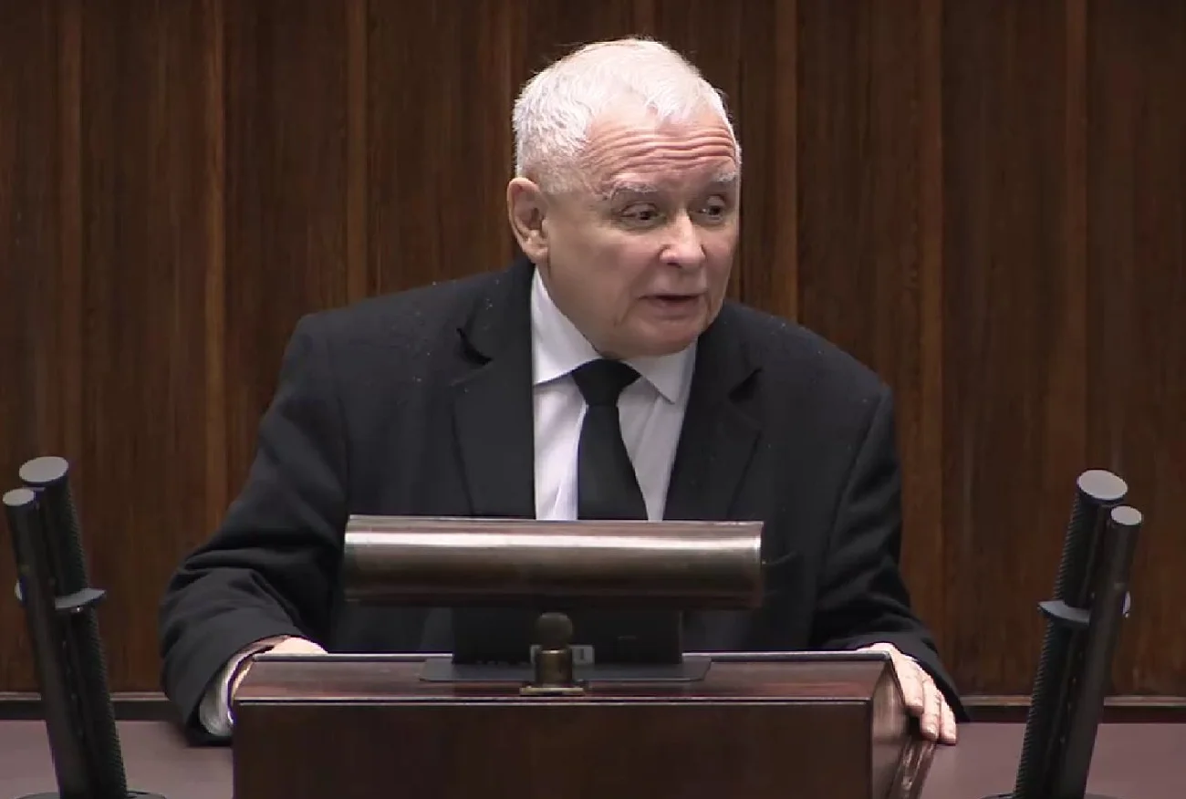 Jarosław Kaczyński w Sejmie oszalał ze złości. Bez trybu obrażał Tuska.