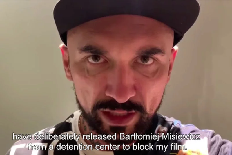 Patryk Vega stwierdził, że politycy wypuścili Bartłomieja Misiewicza, by zablokował film "Polityka". Ma to widzieć z "wiarygodnego źródła".