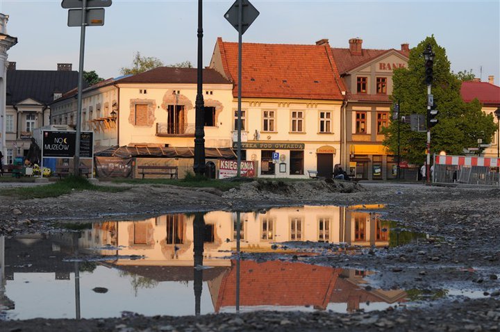 Tak wyglądała "rewitalizacja" rynku i kamienicy przy ul. Kościelnej.