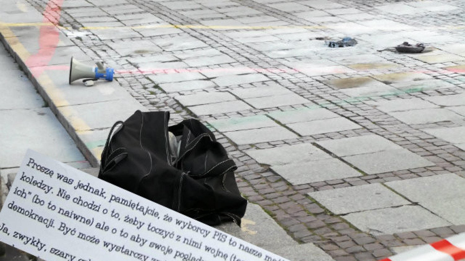 Jest jeszcze jeden list mężczyzny, który się podpalił. "PiS będzie się starał pomniejszyć mój protest" – pisze w liście skierowanym do mediów. Głos zabiera też rodzina 54-latka.