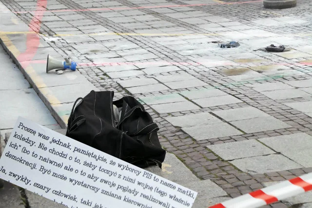 Jest jeszcze jeden list mężczyzny, który się podpalił. "PiS będzie się starał pomniejszyć mój protest" – pisze w liście skierowanym do mediów. Głos zabiera też rodzina 54-latka.