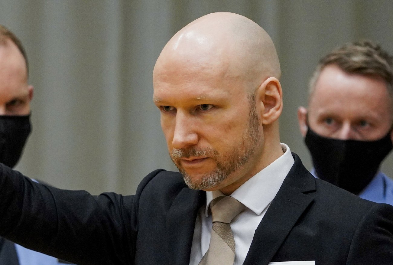 Norwegia. Anders Breivik skarży się na warunki w więzieniu. Przegrał proces.