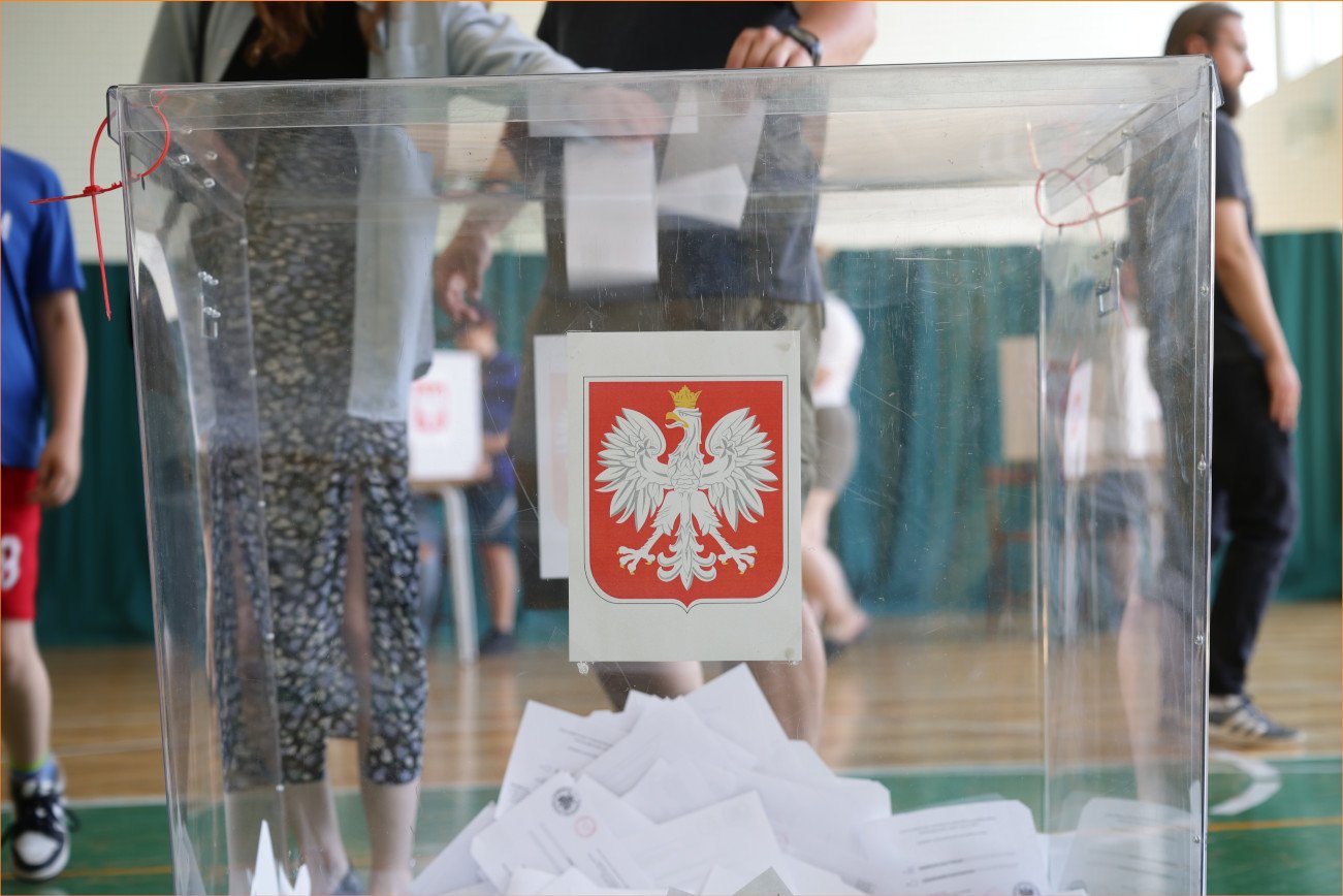 W tej komisji w Warszawie też były nieprawidłowości. "Niezabezpieczone koperty"