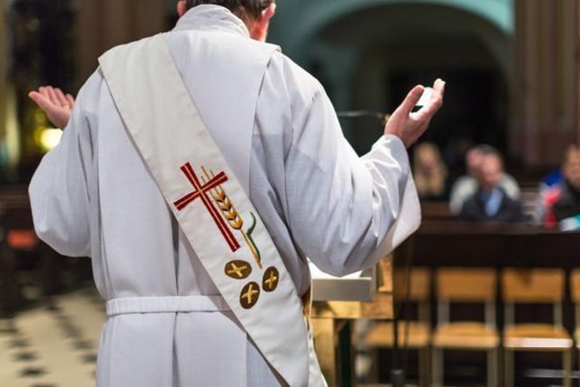 Romans z księdzem? Marta nie ma wyrzutów sumienia.