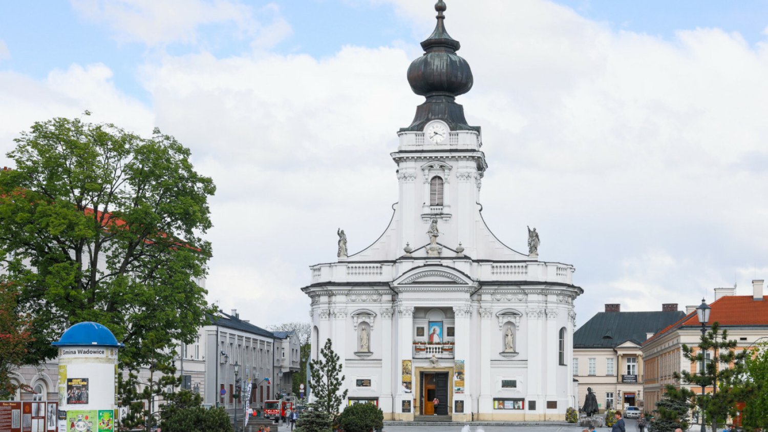 Proboszcz Bazyliki Ofiarowania Najświętszej Maryi Panny w Wadowicach protestuje przeciwko koncertom i występom na rynku.