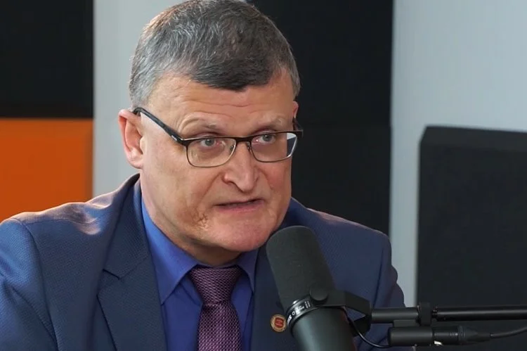 Dr Paweł Grzesiowski tłumaczy, skąd kolejny rekord zakażeń koronawirusem.