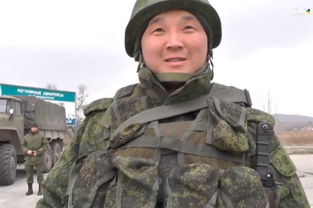 Żołnierz przyznał, że on i jego koledzy są Rosjanami