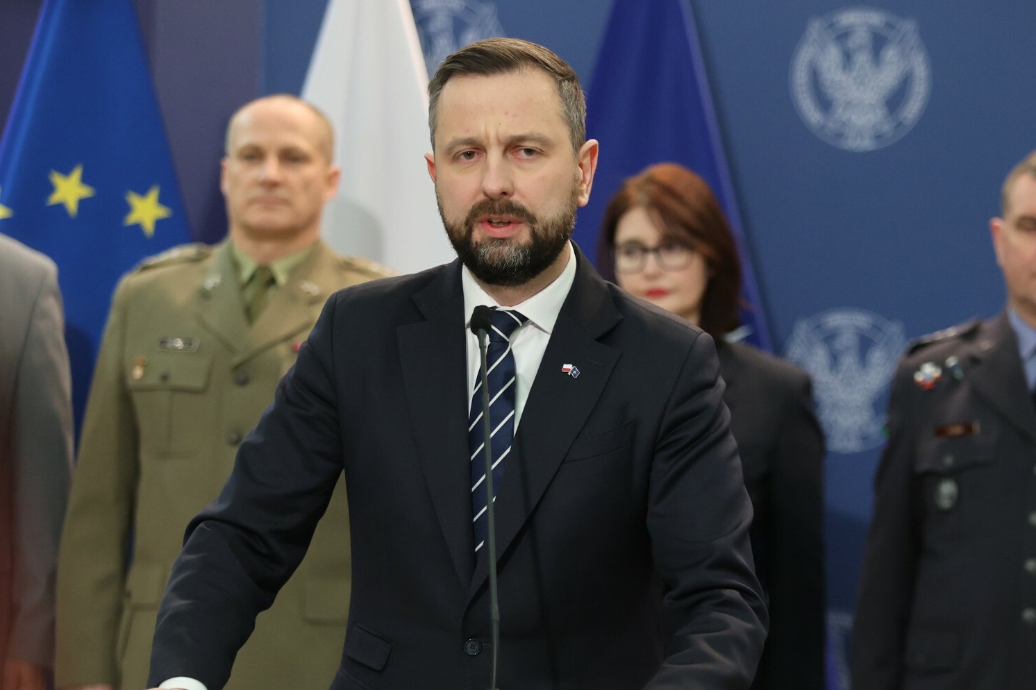 MON bierze się za podkomisję smoleńską. Plan ws. działań Macierewicza.