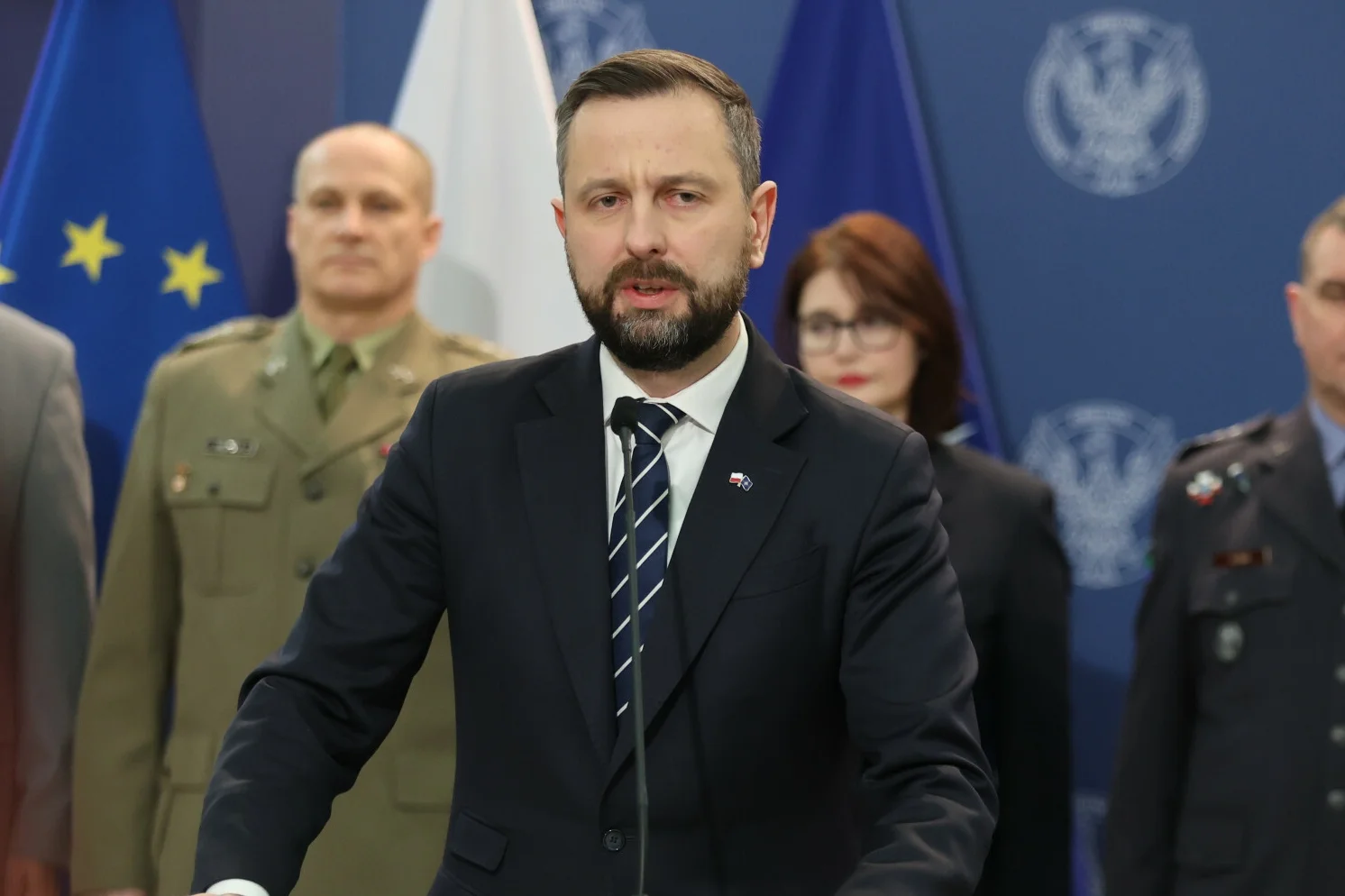 MON bierze się za podkomisję smoleńską. Plan ws. działań Macierewicza.