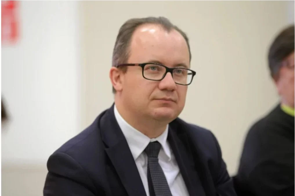Adam Bodnar na briefingu prasowym przed TK przyznał, że do czasu wejścia w życie wyroku nadal będzie pełnił zadania Rzecznika Praw Obywatelskich