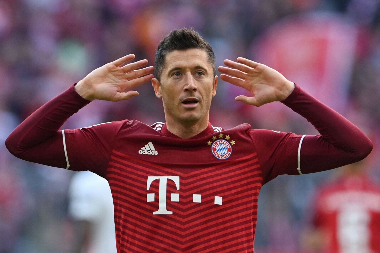 Robert Lewandowski zdobył w sobotnim meczu z FC Augsburg swojego 32 gola w obecnym sezonie Bundesligi.