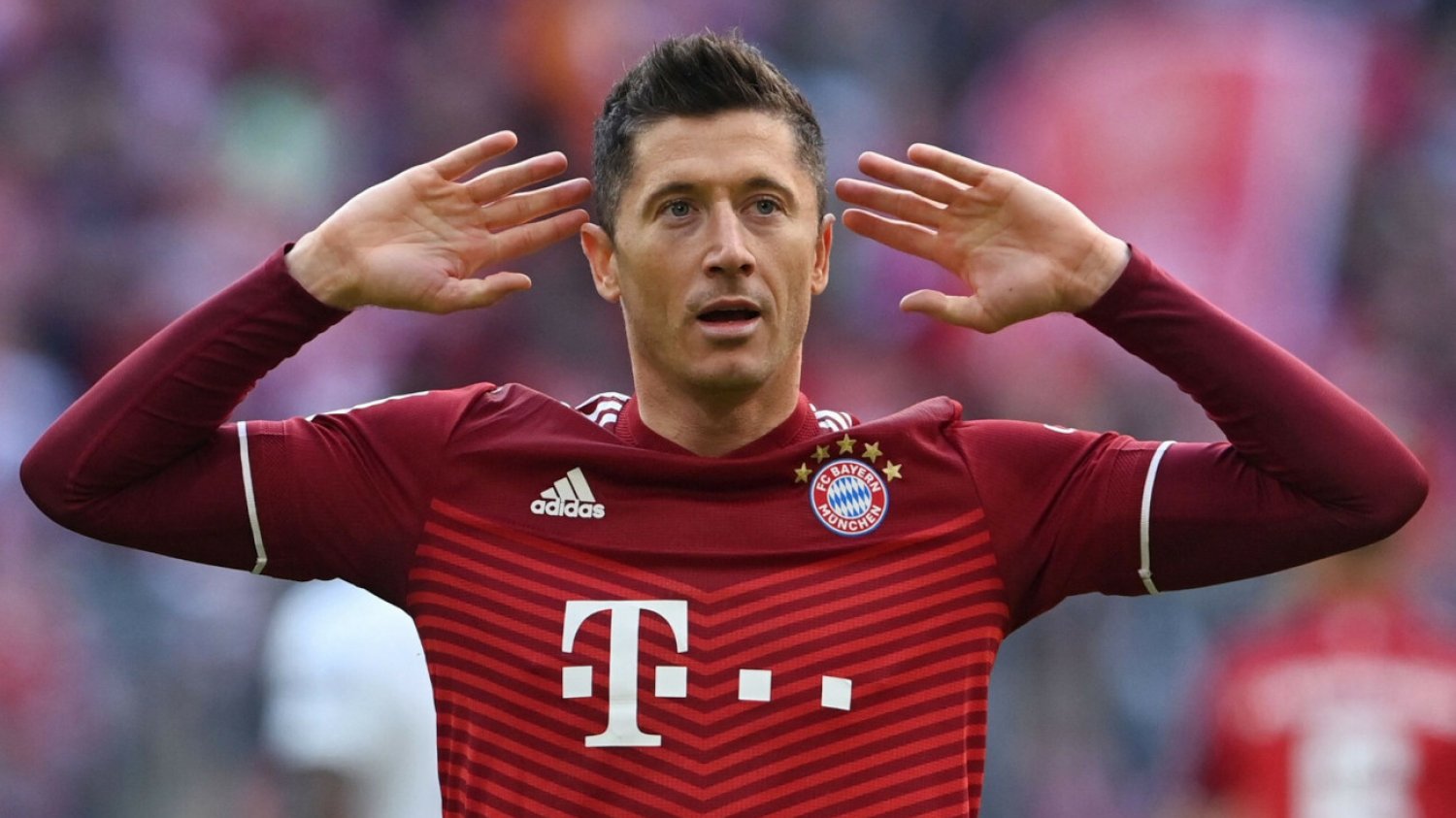 Robert Lewandowski zdobył w sobotnim meczu z FC Augsburg swojego 32 gola w obecnym sezonie Bundesligi.