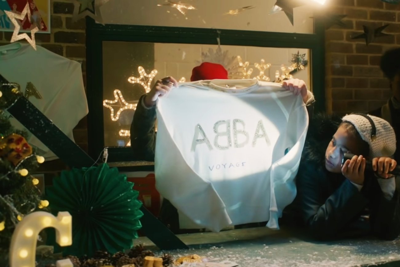 Nową świąteczna piosenka ABBY. Oto teledysk do "Little Things"