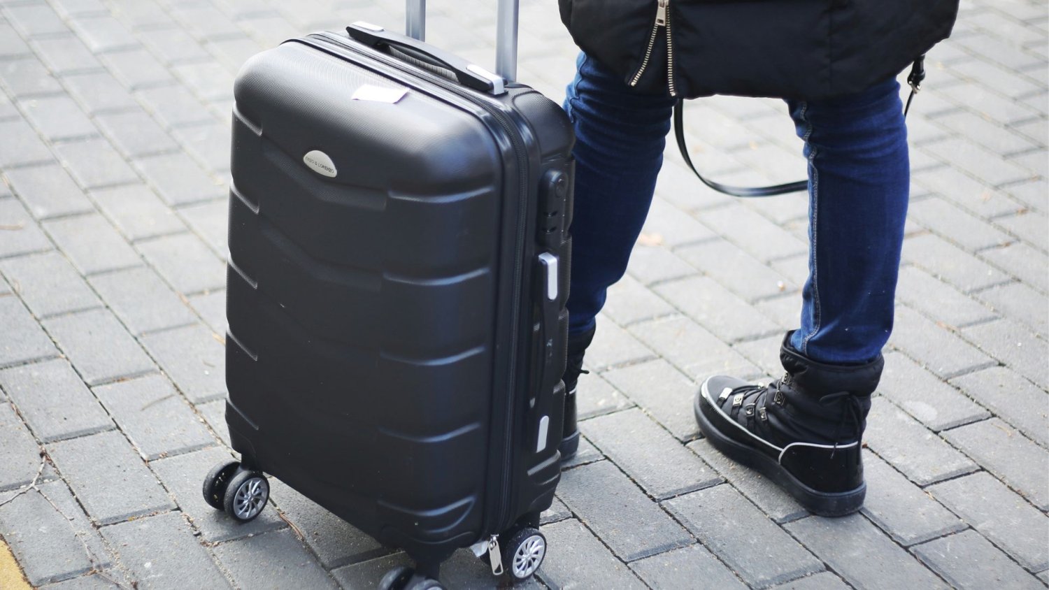 Jaką walizkę zabrać na wakacje? Ekspert radzi unikać jednego popularnego wyboru