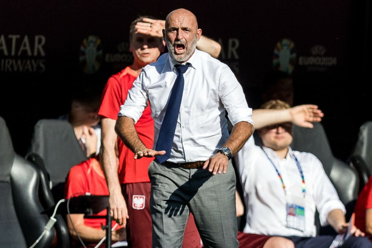 Probierzowi w marynarce było za gorąco. Więc podwinął rękawy