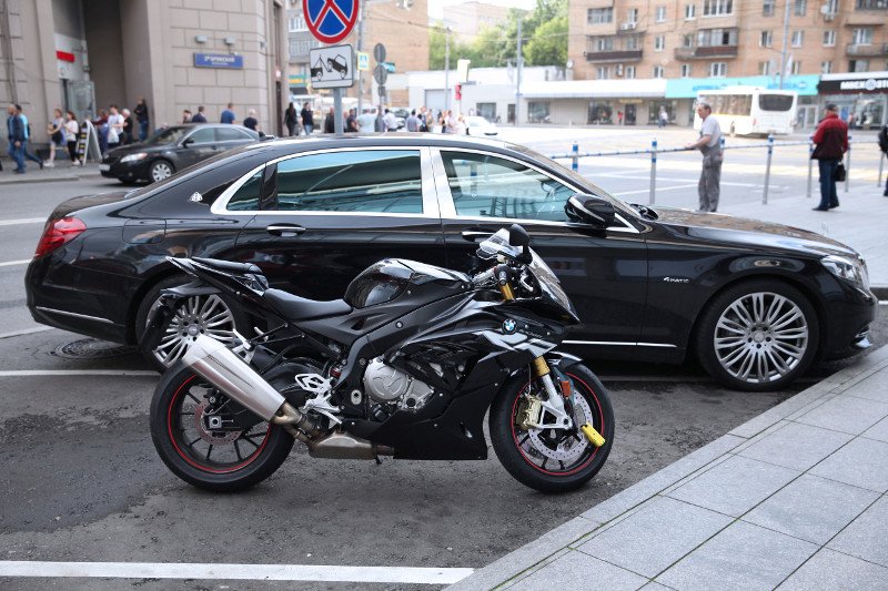 Wyjaśniamy, jak wygląda ubezpieczenie OC motocykla i czy istnieją jakieś różnice między nim a polisą dla samochodu osobowego