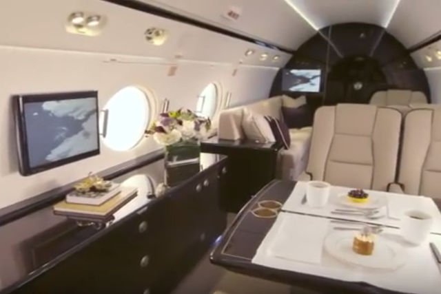 Wnętrze samolotu Gulfstream G550.