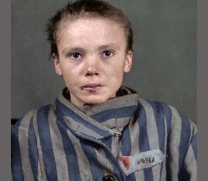 Kolorowe zdjęcia z Auschwitz-Birkenau należą do rzadkości. Na jednym z nich uwieczniono dziecko, które trafiło do obozu. W 76. rocznicę jego wyzwolenia to właśnie dziecięcy los będzie motywem przewodnim obchodów.