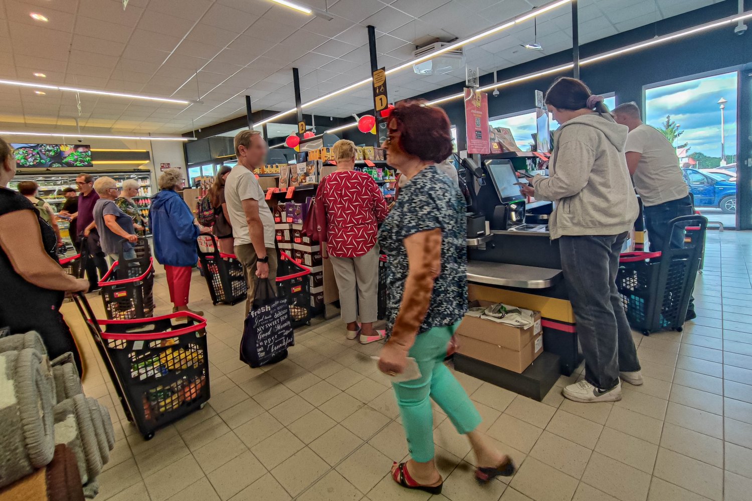 Gazetka Biedronki ma jeden hit. Kto zauważył, od 4 września ustawia się w kolejce