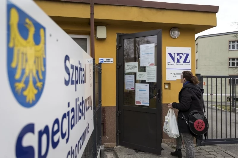 Obciążone szpitale na Śląsku. Trwa relokacja pacjentów do innych placówek