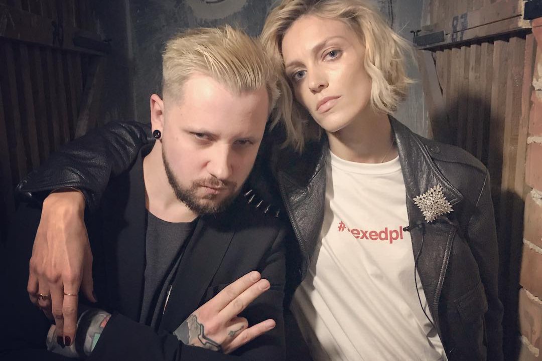 Maciej Dąbrowski aka Człowiek Warga (jeden z najpopularniejszych polskich youtuberów) oraz topmodelka Anja Rubik