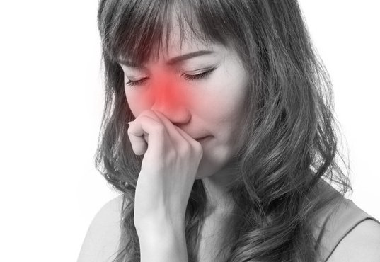 "New York Times" dotarł do zaskakujących faktów dotyczących nowych objawów covid-19.