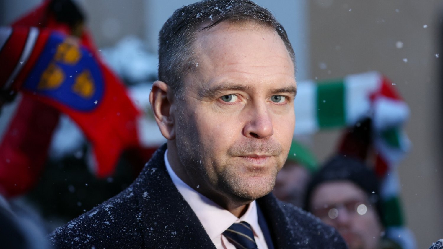Karol Nawrocki, prezes IPN i kandydat PiS na prezydenta podczas wizyty w Częstochowie z kibicami. Karol Nawrocki z kibicami na Jasnej Górze. Nawrocki kandyduje na prezydenta z poparciem Prawa i Sprawiedliwości.