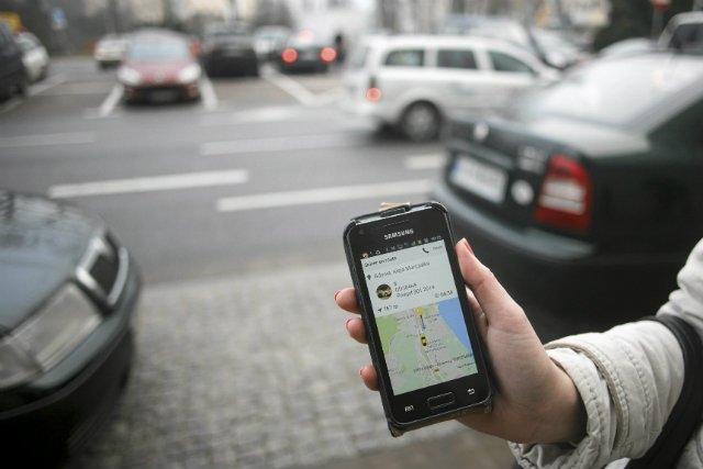 Kierowcy Bolta boją się o swoje samochody. To efekt protestu taksówkarzy w Warszawie.